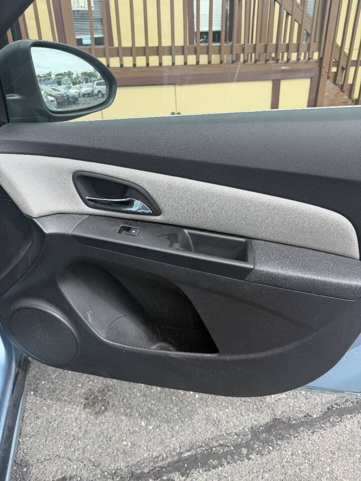 Used 2012 Chevrolet Cruze LS FWD image 3