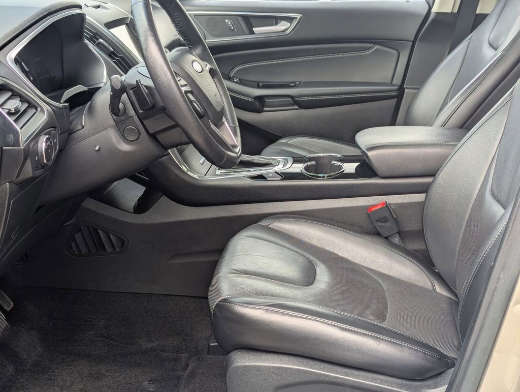 Used 2018 Ford Edge Titanium w/ Equipment Group 301A AWD/4WD image 11