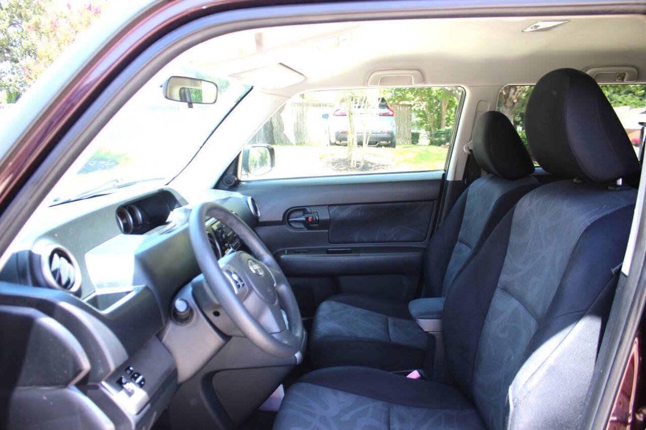 Used 2012 Scion xB FWD image 10