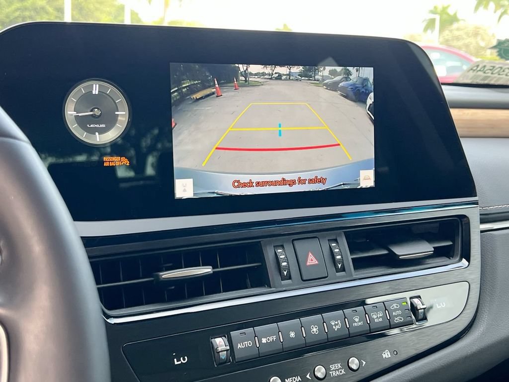 Certified 2024 Lexus ES 250 w/ Premium Package AWD/4WD image 16