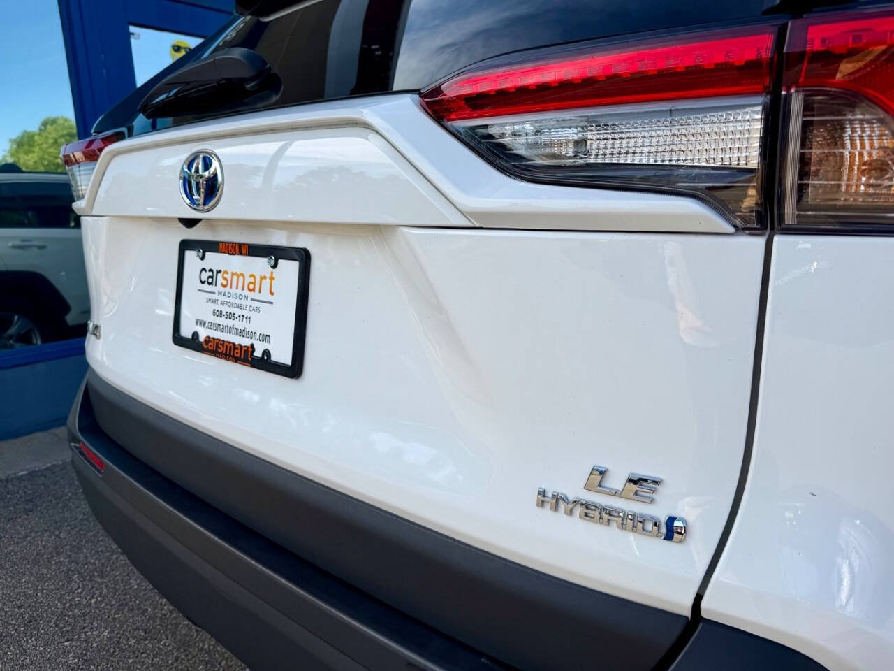 Used 2022 Toyota RAV4 LE AWD/4WD image 11