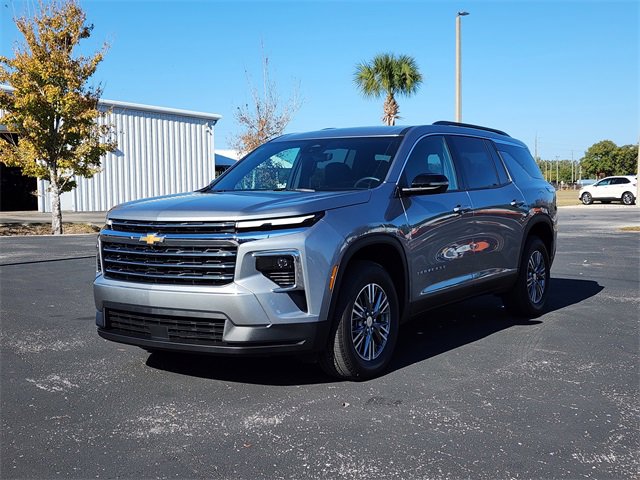 Used 2026 Chevrolet Traverse LT w/ Driver Confidence Package image 4