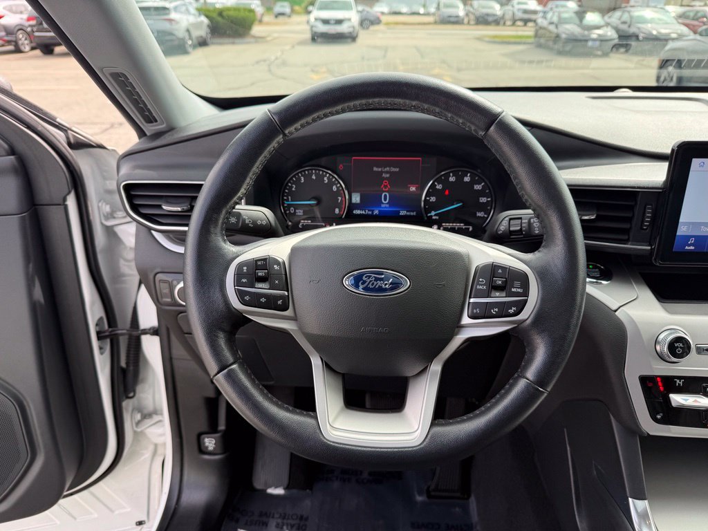 Used 2021 Ford Explorer XLT w/ Equipment Group 202A AWD/4WD image 12