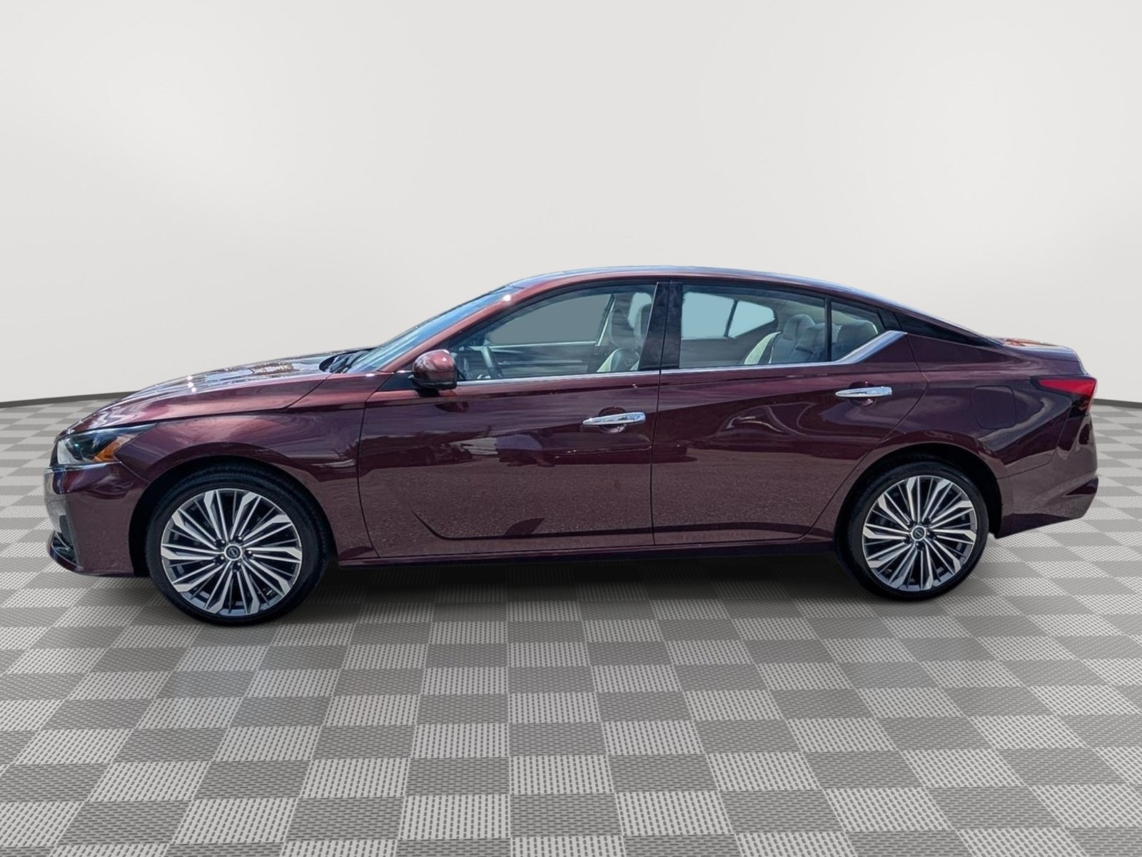 Used 2025 Nissan Altima 2.5 SL AWD/4WD image 2