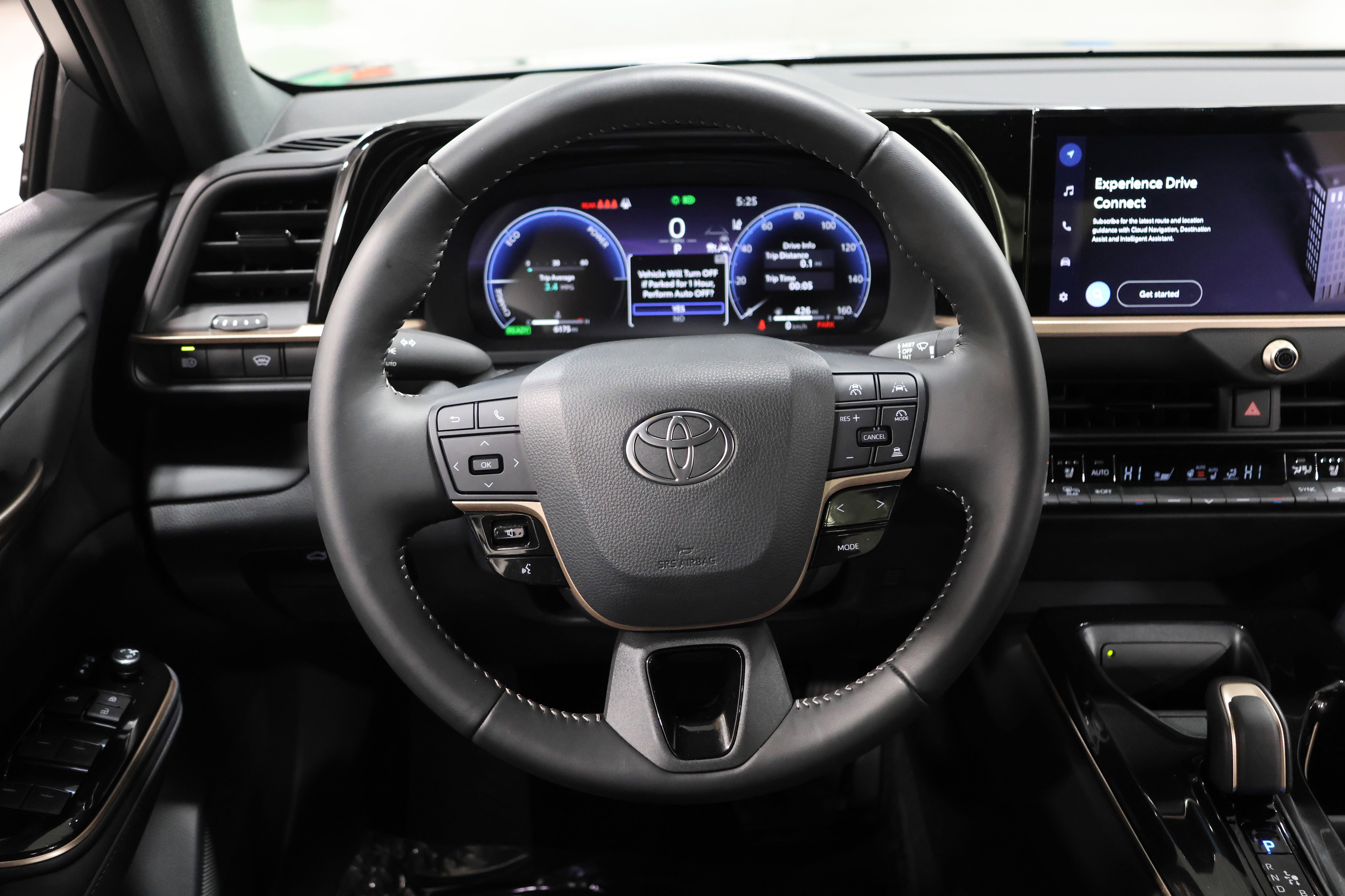 Used 2025 Toyota Crown XLE image 18