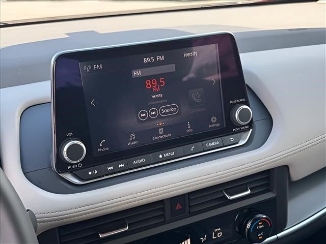 Used 2025 Nissan Rogue SV FWD image 28