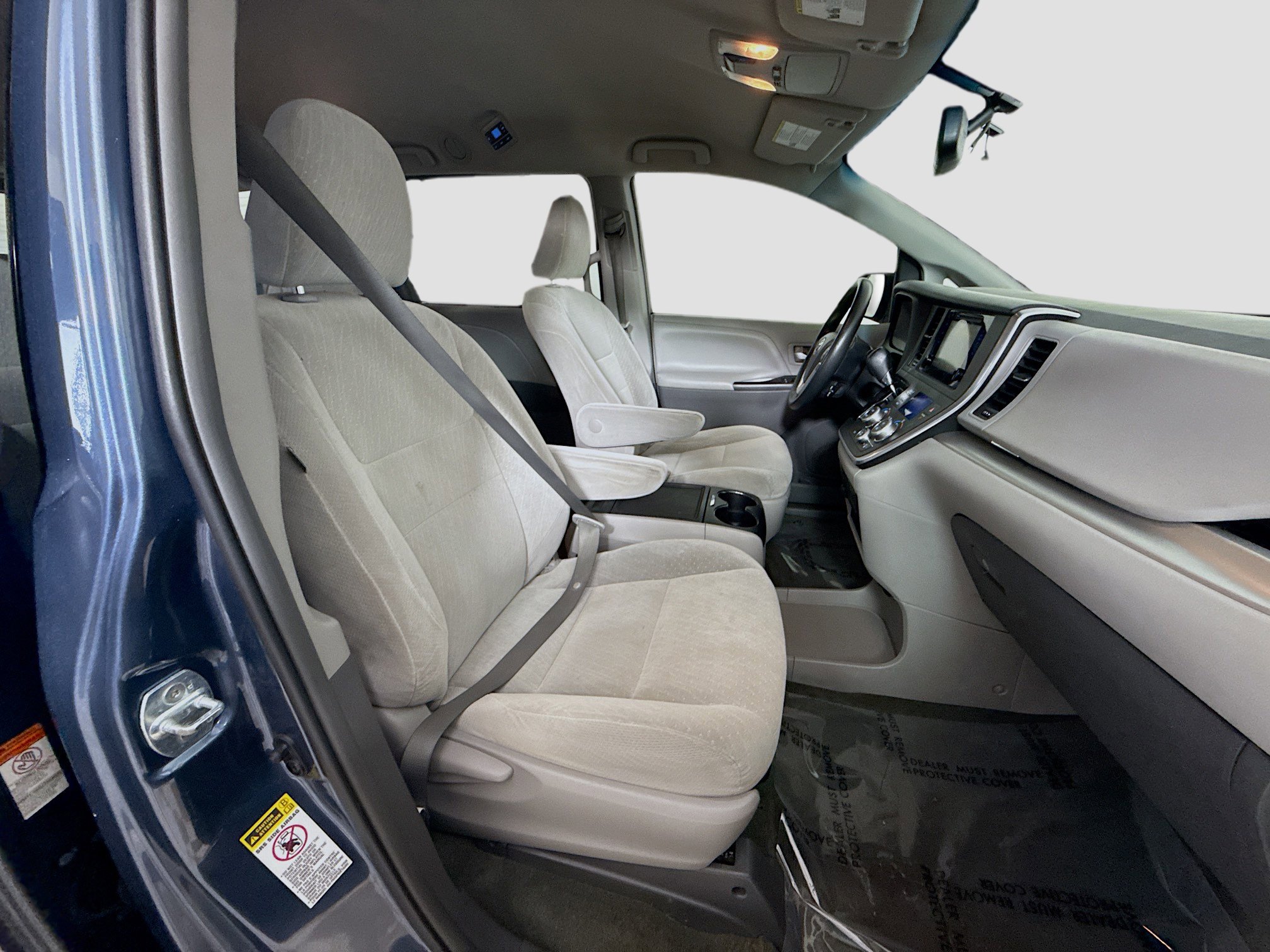 Used 2017 Toyota Sienna LE image 26