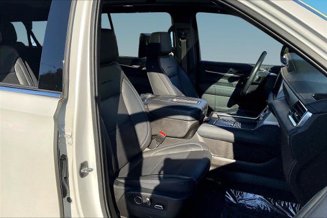 Used 2021 GMC Yukon XL Denali w/ Denali Premium Package AWD/4WD image 28