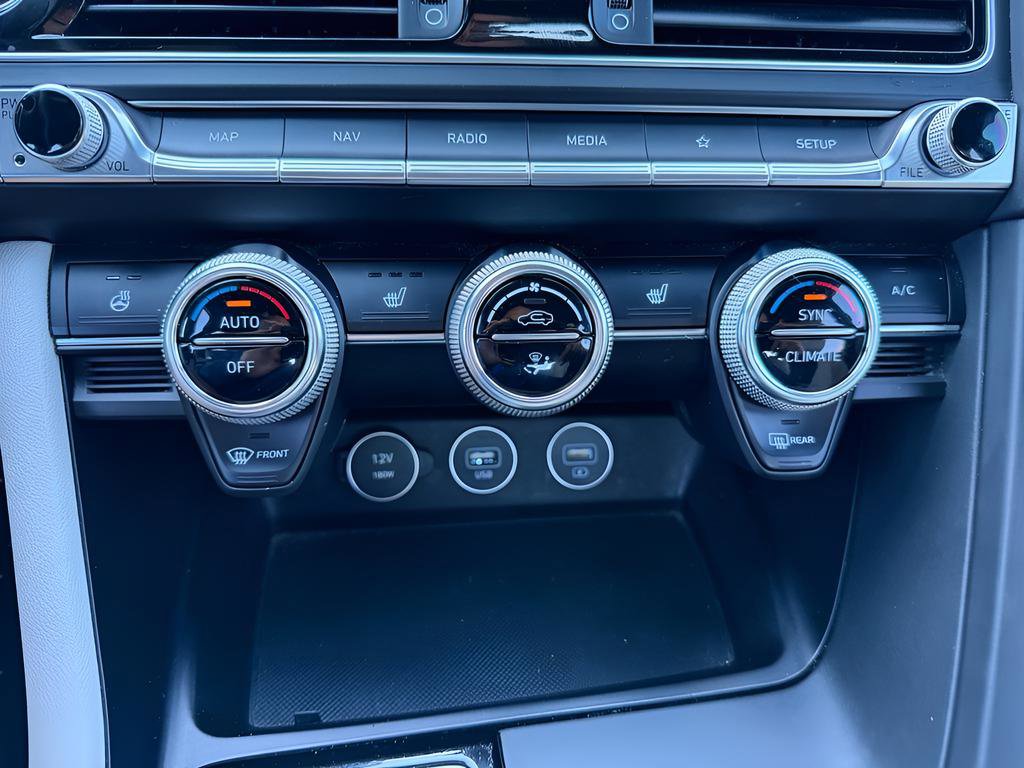 Used 2023 Genesis G70 2.0T image 22