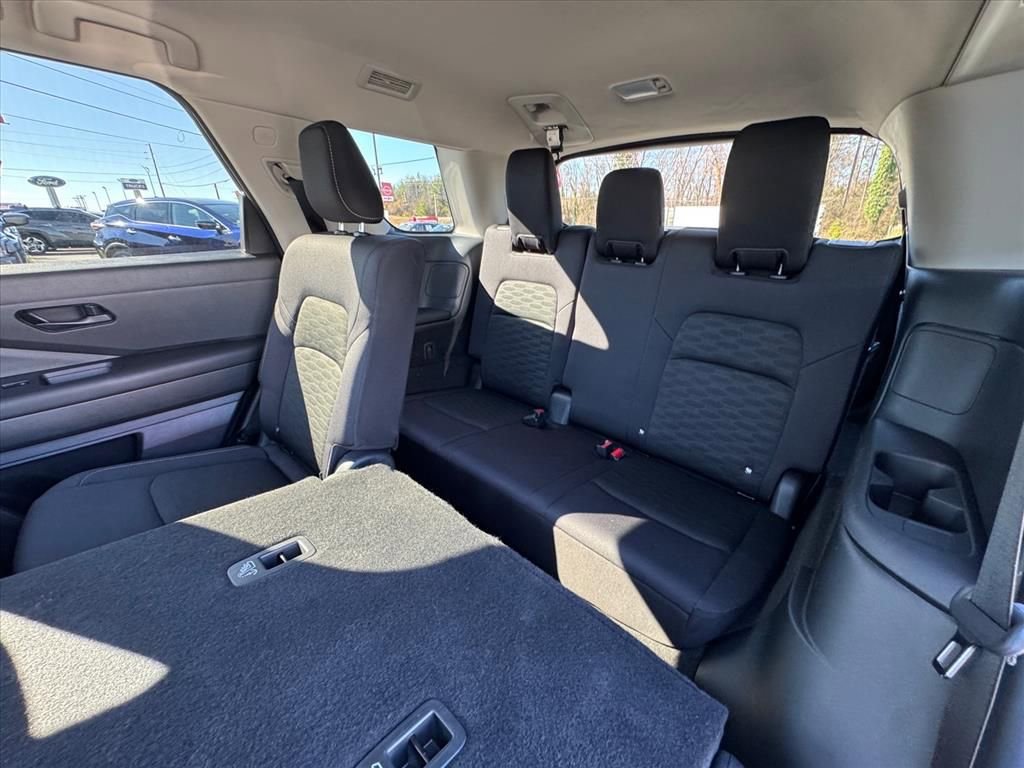 Certified 2024 Nissan Pathfinder SV image 12