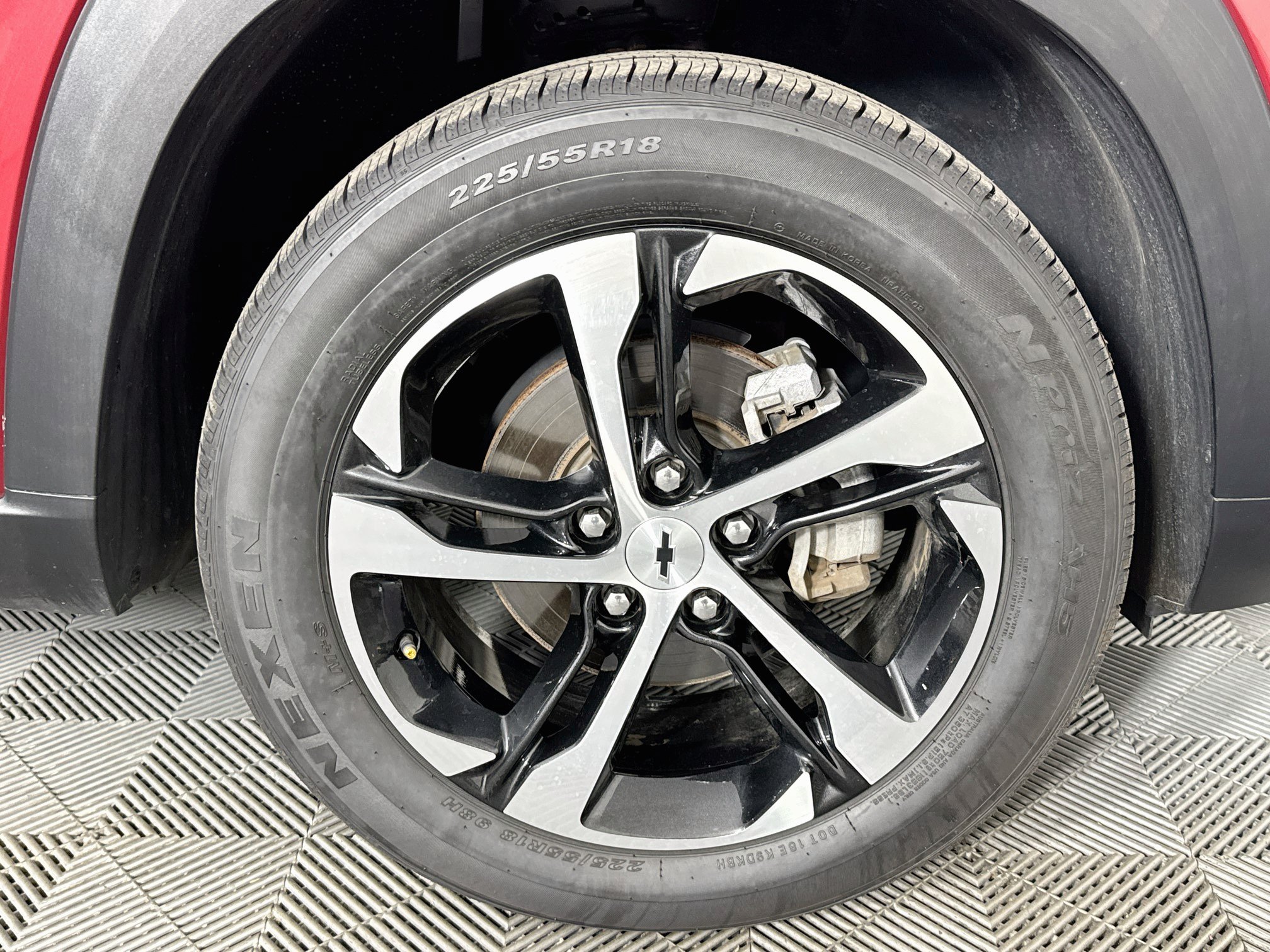 Used 2024 Chevrolet Trax RS FWD image 29