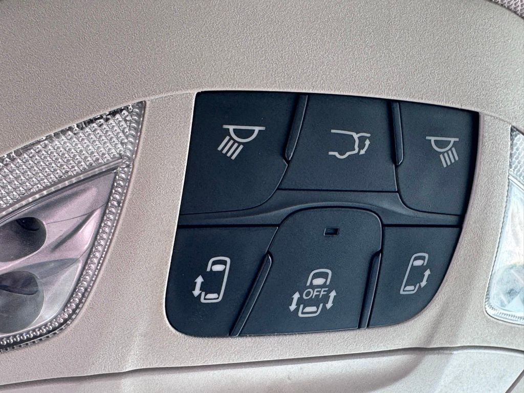 Used 2020 Chrysler Pacifica Touring-L image 43