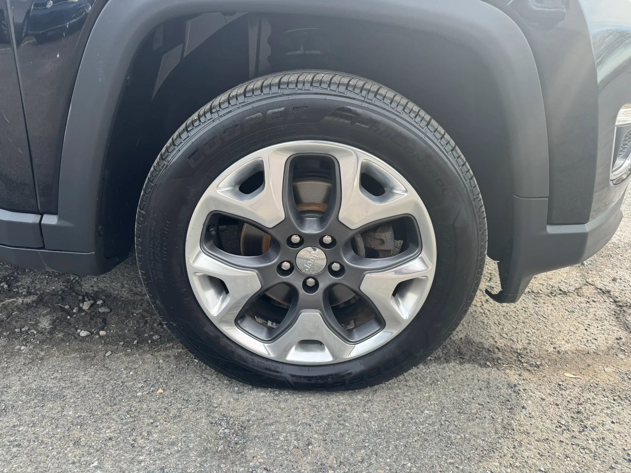 Used 2018 Jeep Compass Limited w/ Navigation Group AWD/4WD image 28