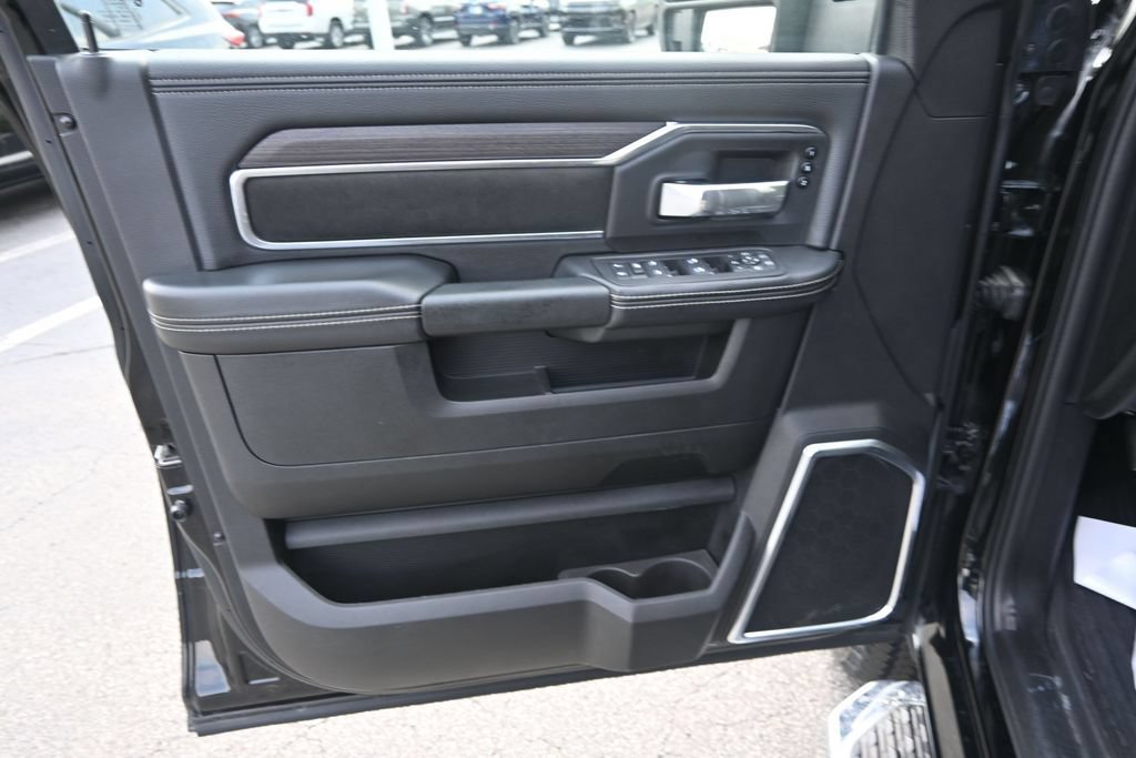 Used 2025 RAM 2500 Laramie AWD/4WD image 33