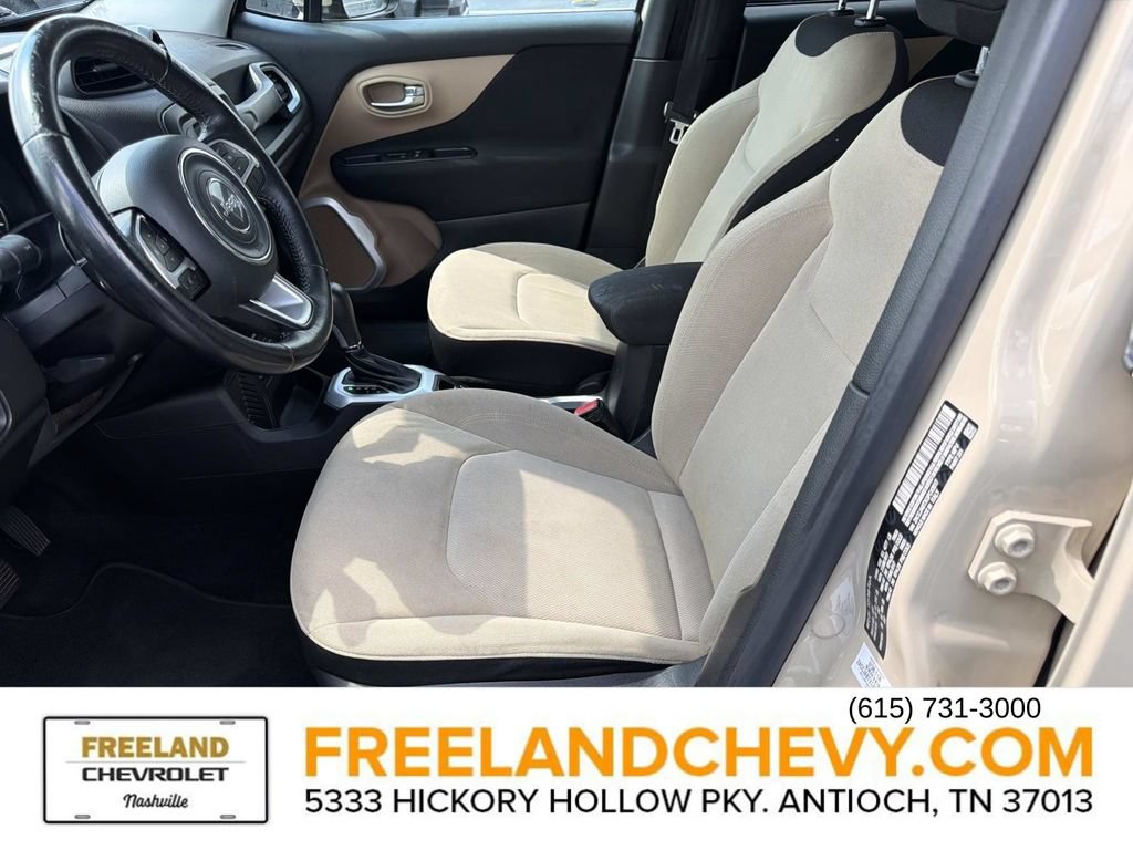 Used 2016 Jeep Renegade Latitude FWD image 21