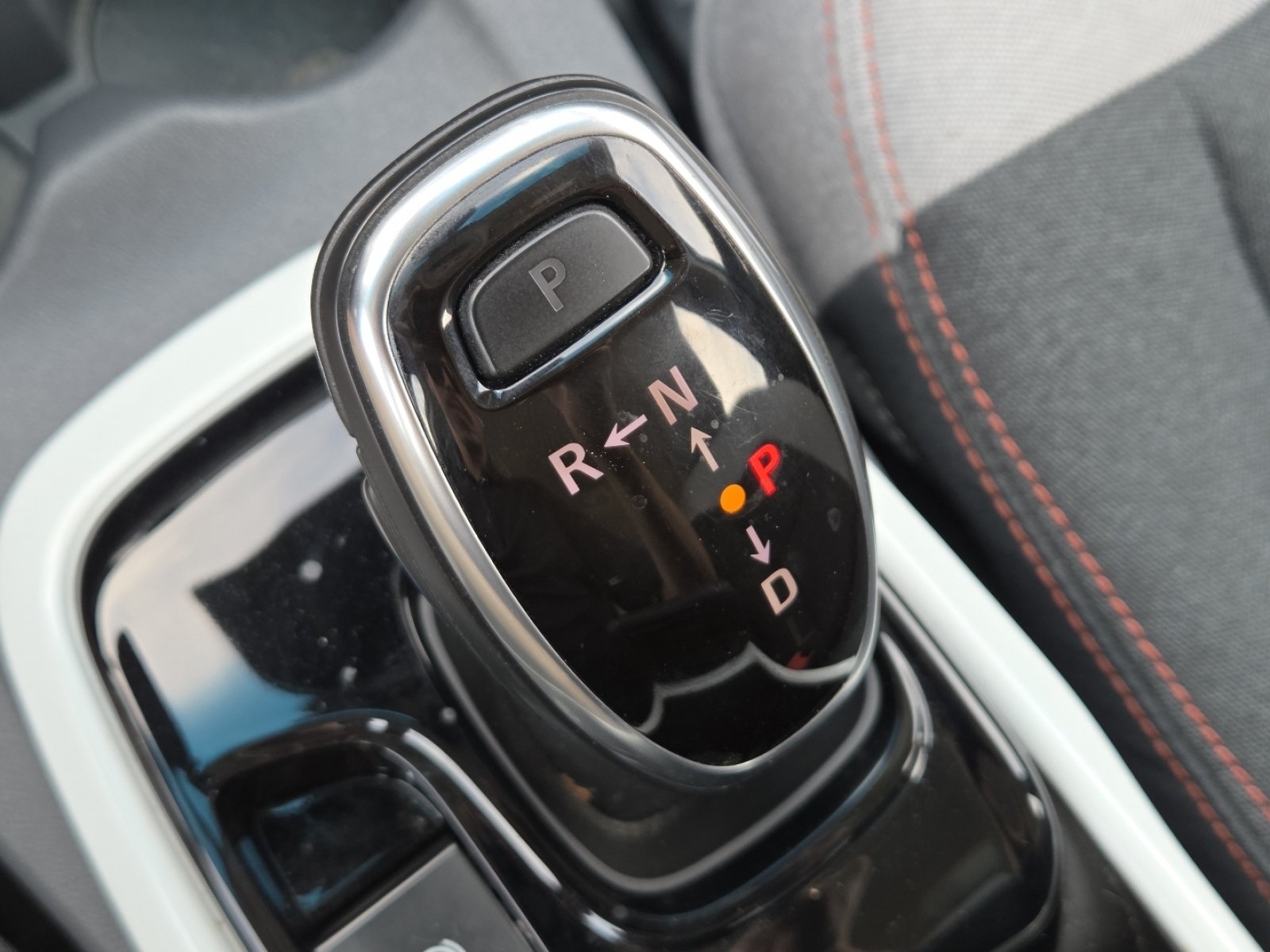 Used 2020 Chevrolet Bolt LT FWD image 28
