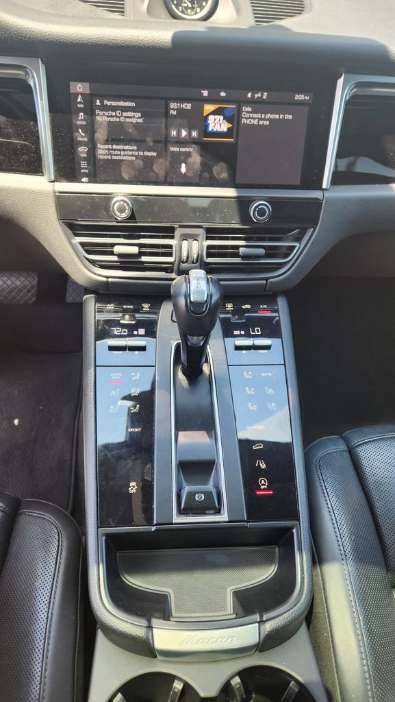 Used 2024 Porsche Macan AWD/4WD image 11