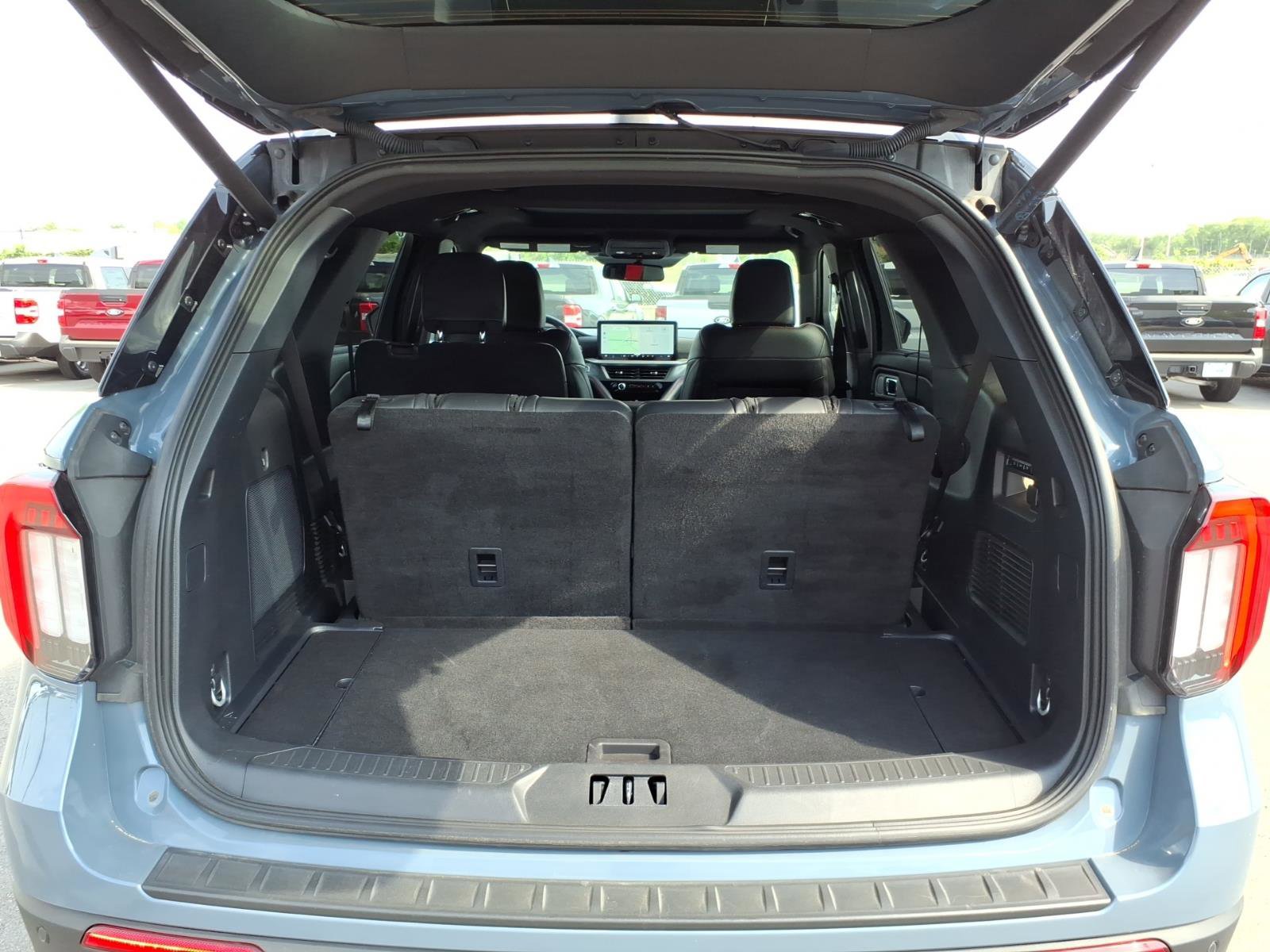 Certified 2025 Ford Explorer ST AWD/4WD image 10