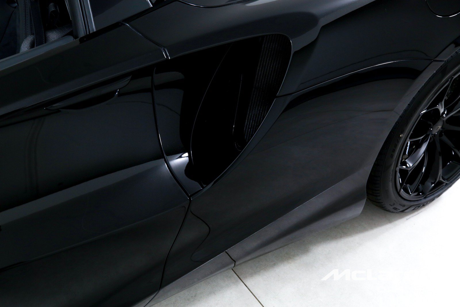 New 2026 McLaren Artura Spider RWD image 32