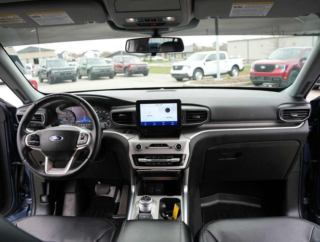 Used 2021 Ford Explorer XLT w/ Equipment Group 202A image 10