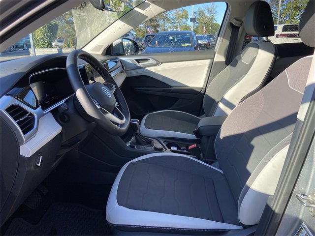 Used 2025 Volkswagen Taos SE image 23