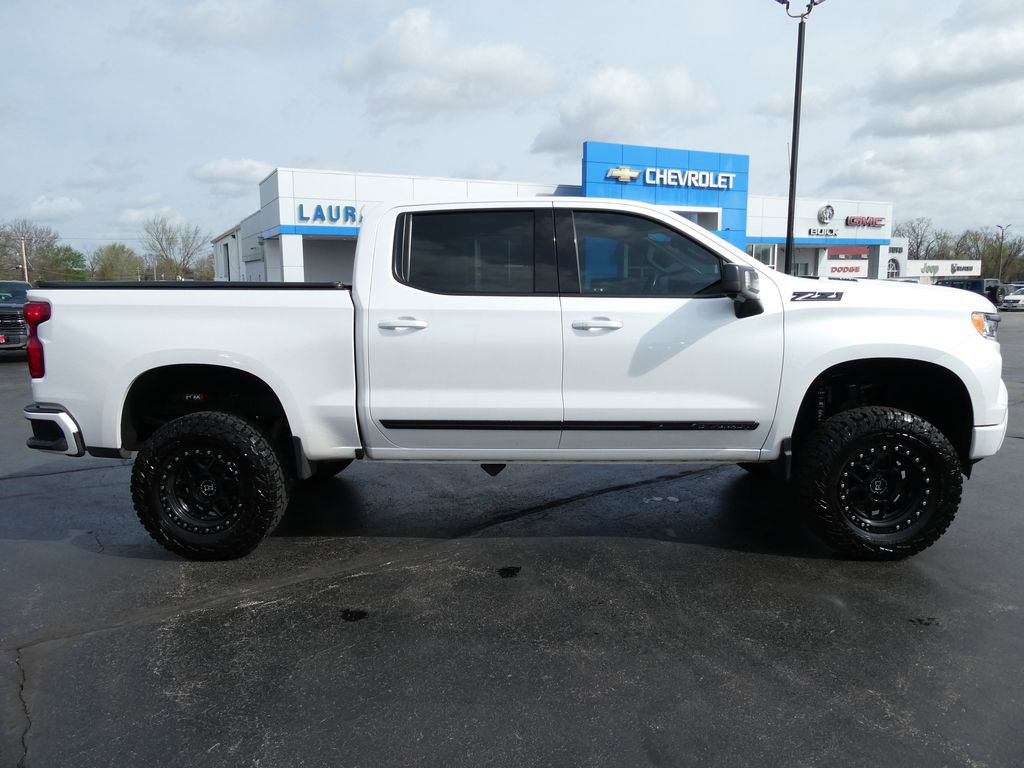 Used 2023 Chevrolet Silverado 1500 High Country w/ Technology Package AWD/4WD image 4
