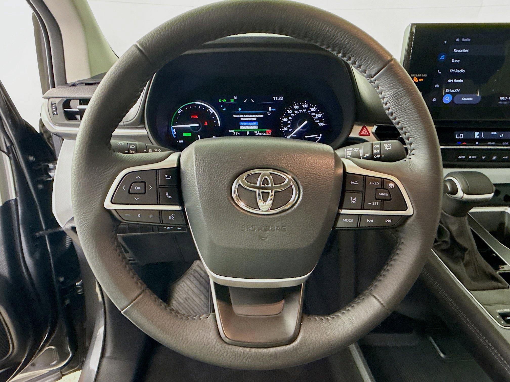 Used 2025 Toyota Sienna XLE FWD image 11