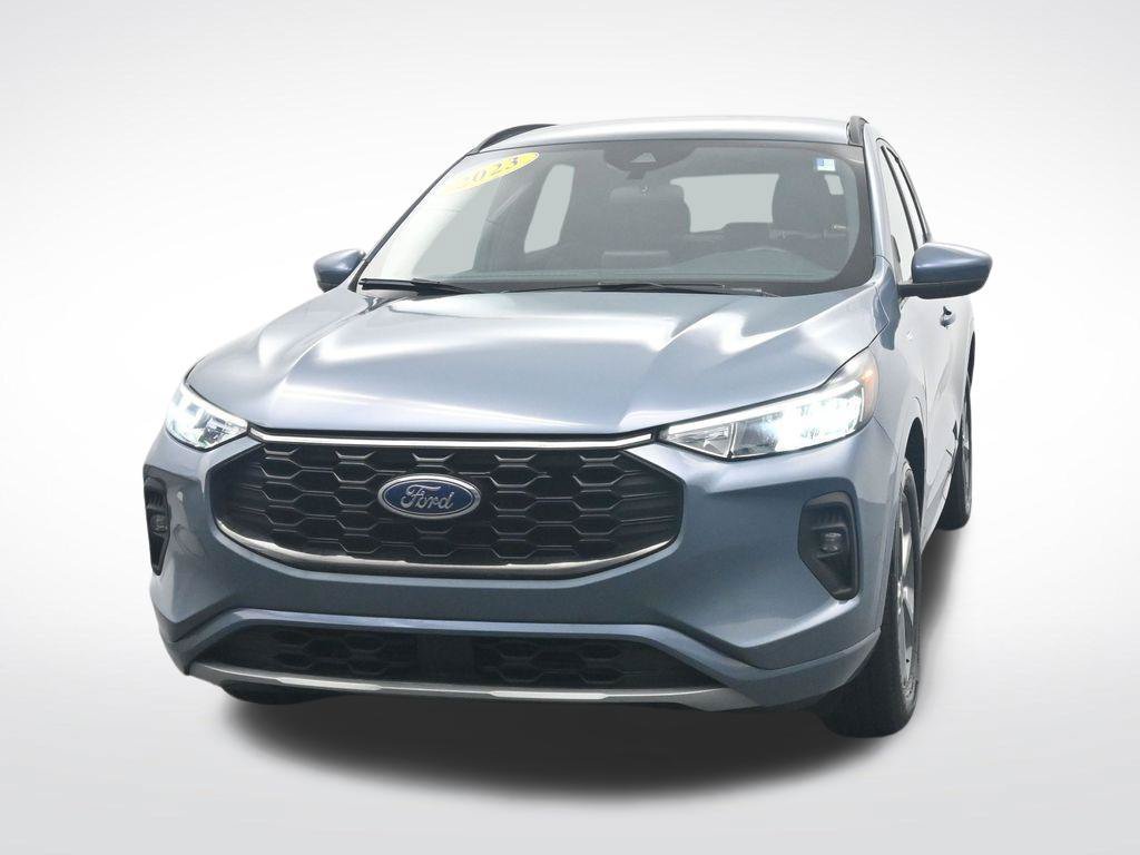 Certified 2023 Ford Escape ST-Line Select AWD/4WD image 2