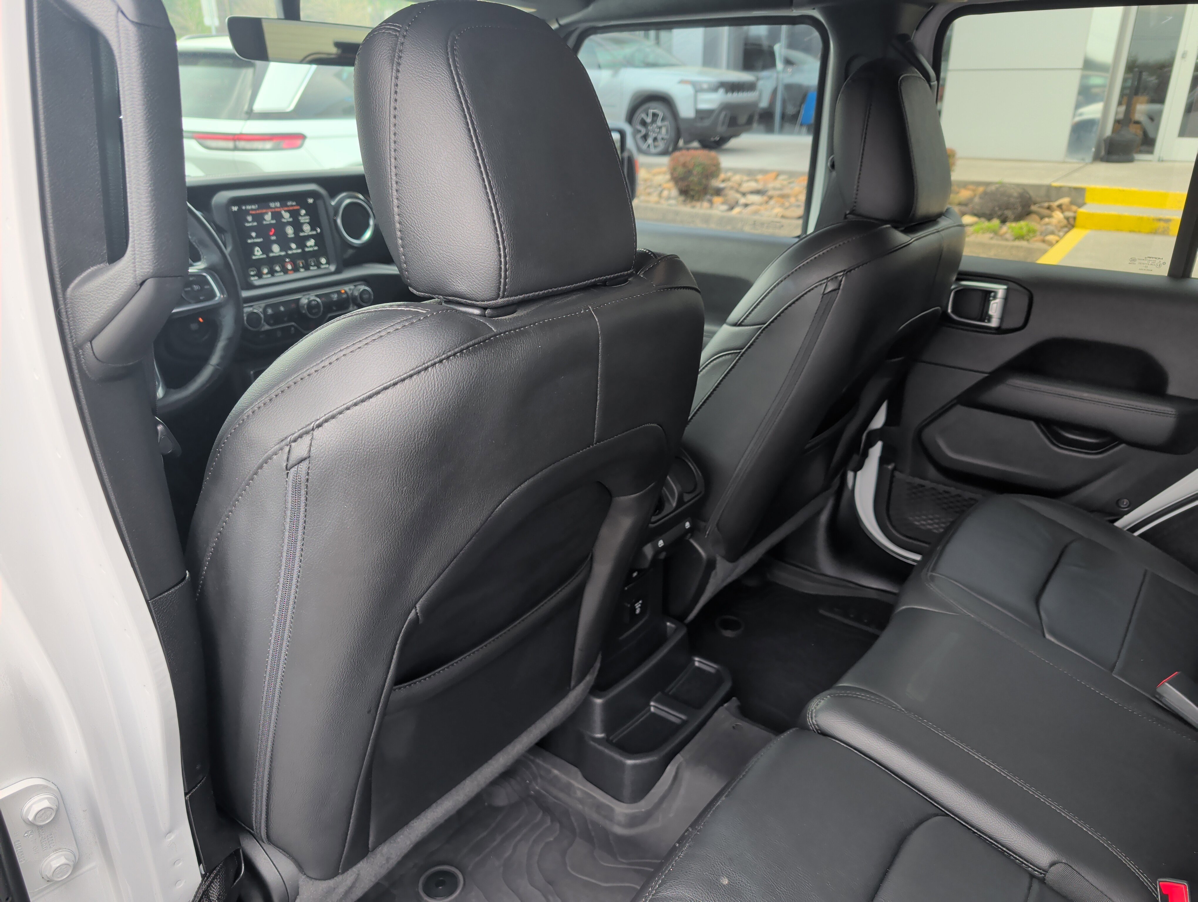 Used 2023 Jeep Wrangler Unlimited Sahara image 14