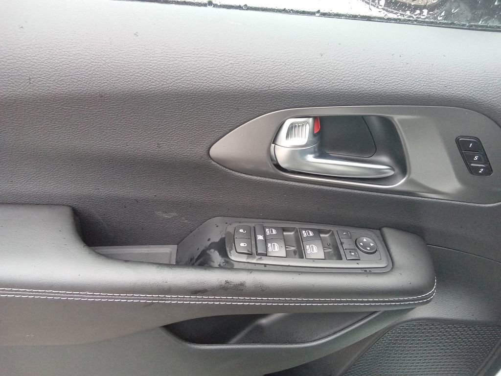 New 2026 Chrysler Pacifica Select w/ S Appearance Package image 11