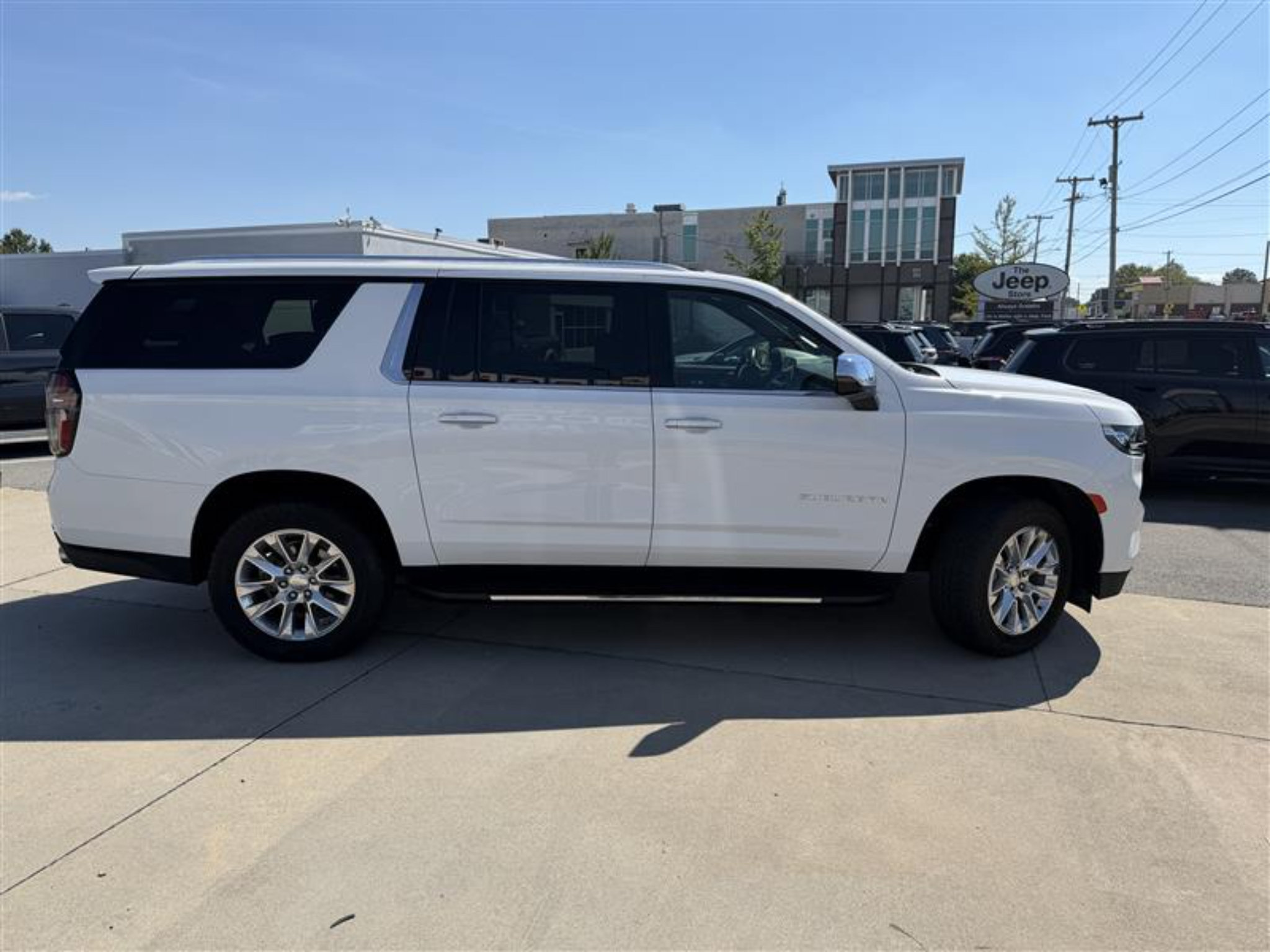 Used 2023 Chevrolet Suburban Premier AWD/4WD image 6
