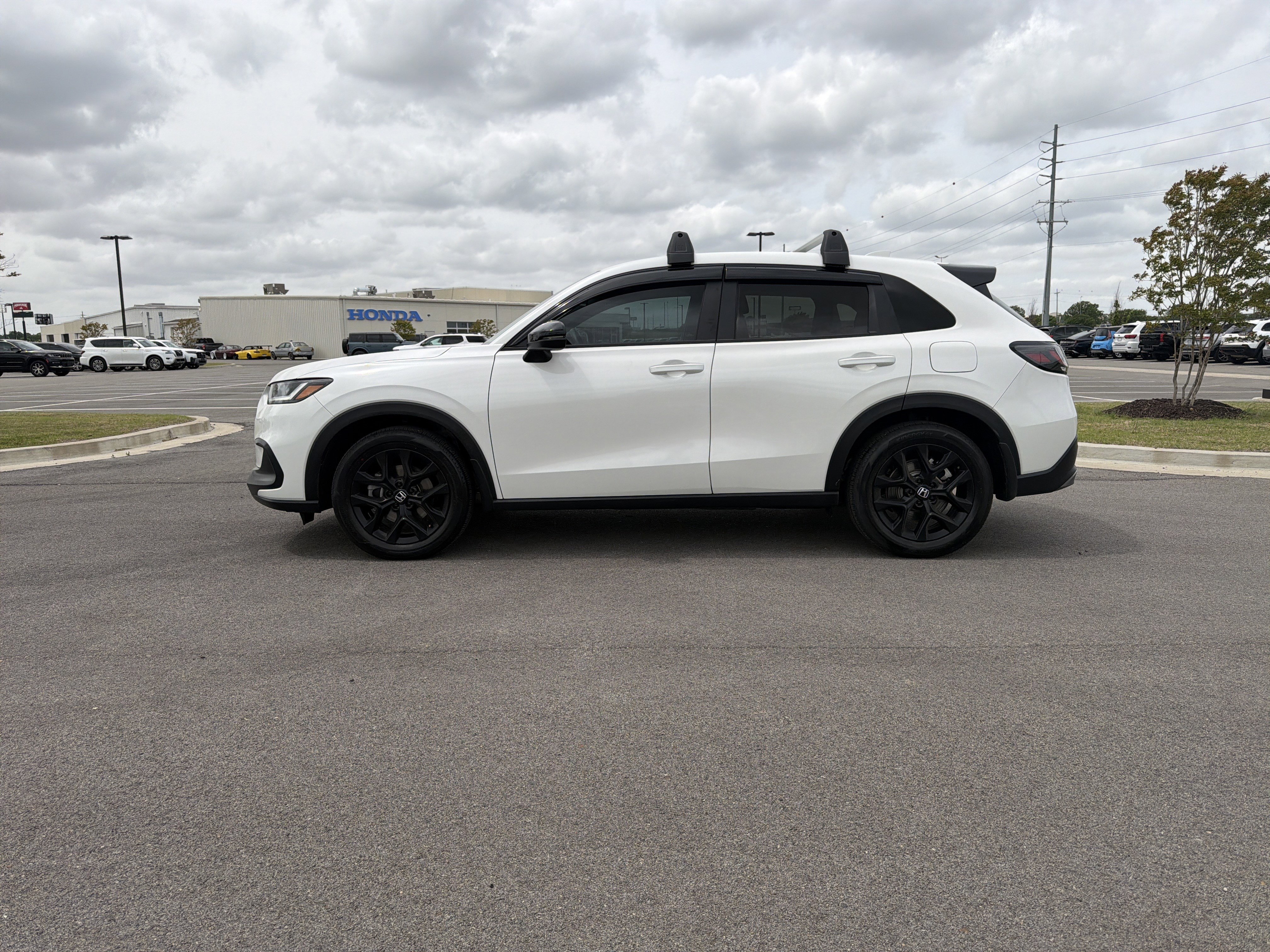 Certified 2025 Honda HR-V Sport image 2