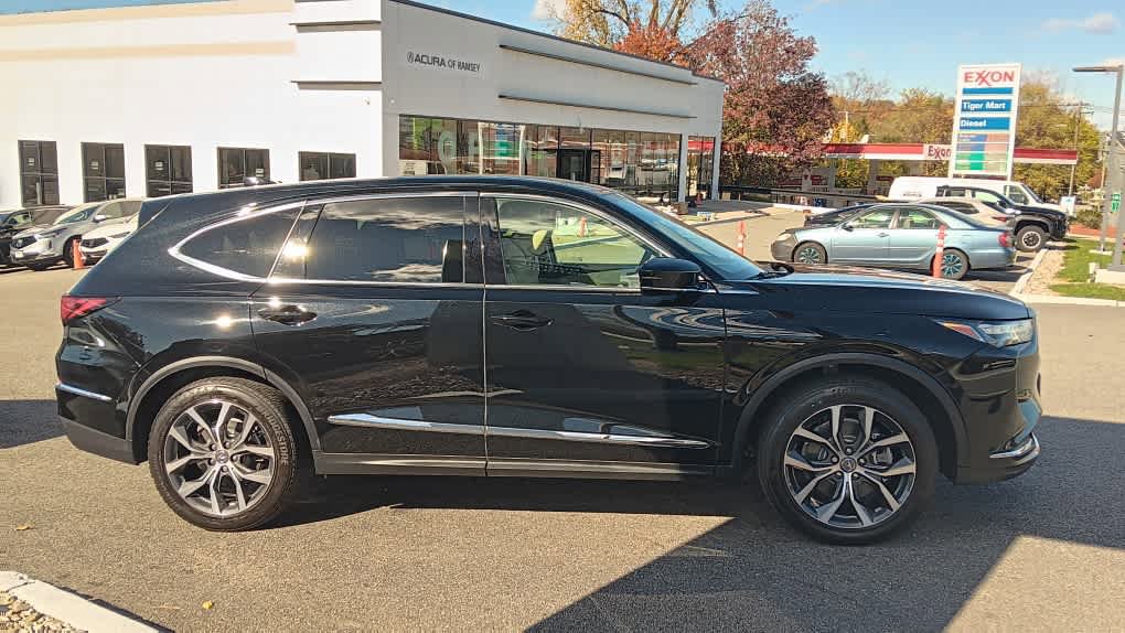 Used 2023 Acura MDX SH-AWD w/ Technology Package image 6