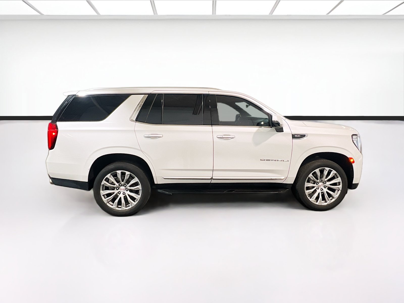 Used 2021 GMC Yukon Denali w/ Advanced Technology Package AWD/4WD image 25