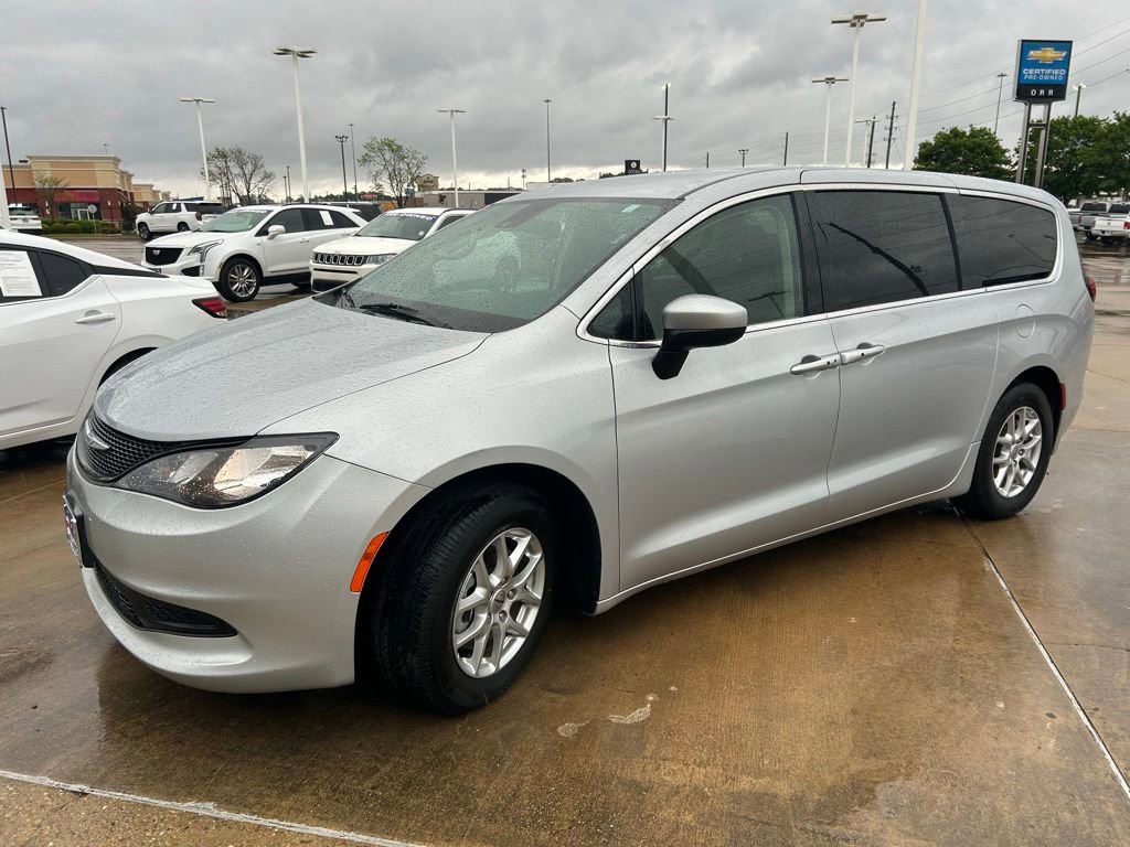 Used 2023 Chrysler Voyager LX image 13