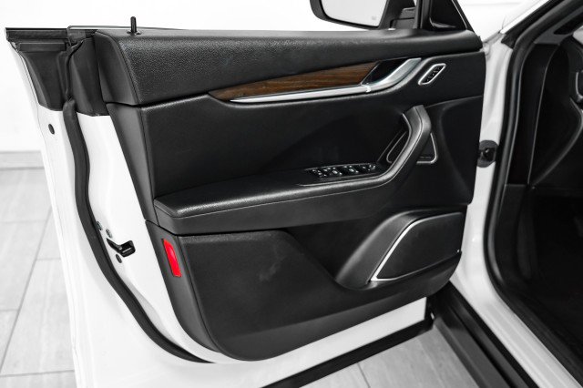 Used 2018 Maserati Levante image 38