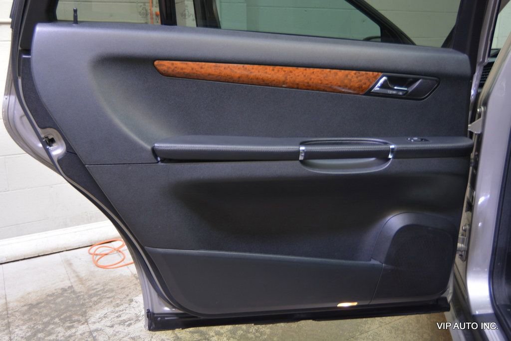 Used 2009 Mercedes-Benz R 320 BlueTEC 4MATIC image 9