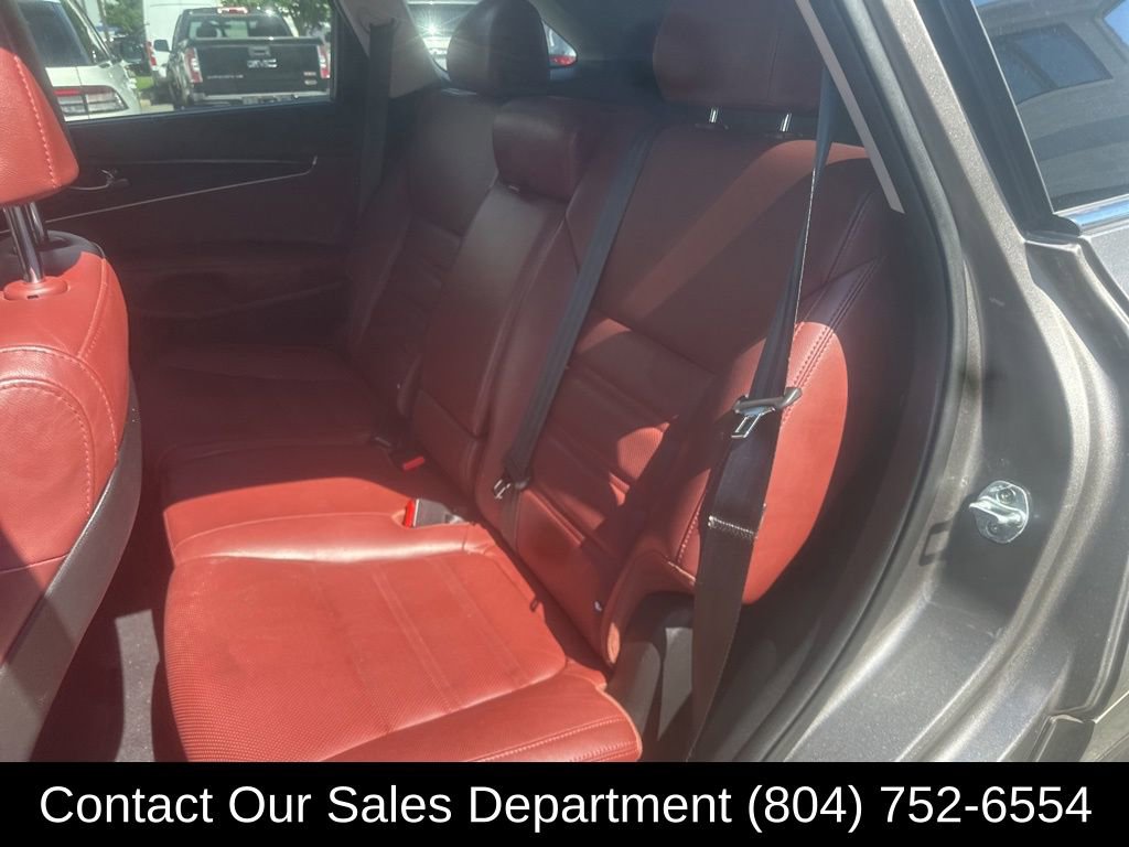 Used 2018 Kia Sorento SX image 28