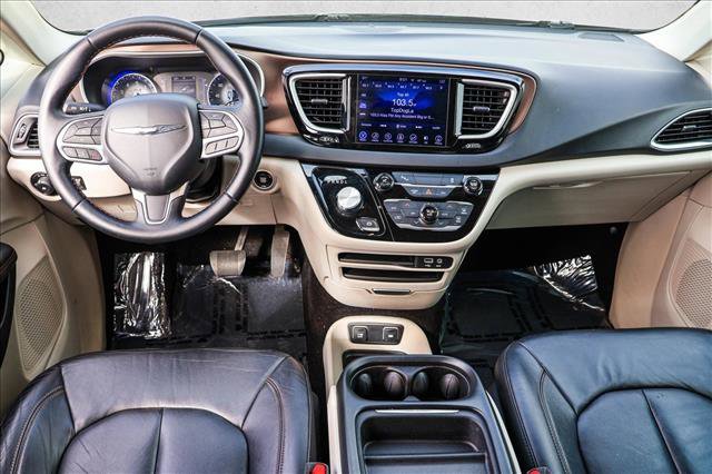 Used 2017 Chrysler Pacifica Touring-L image 22