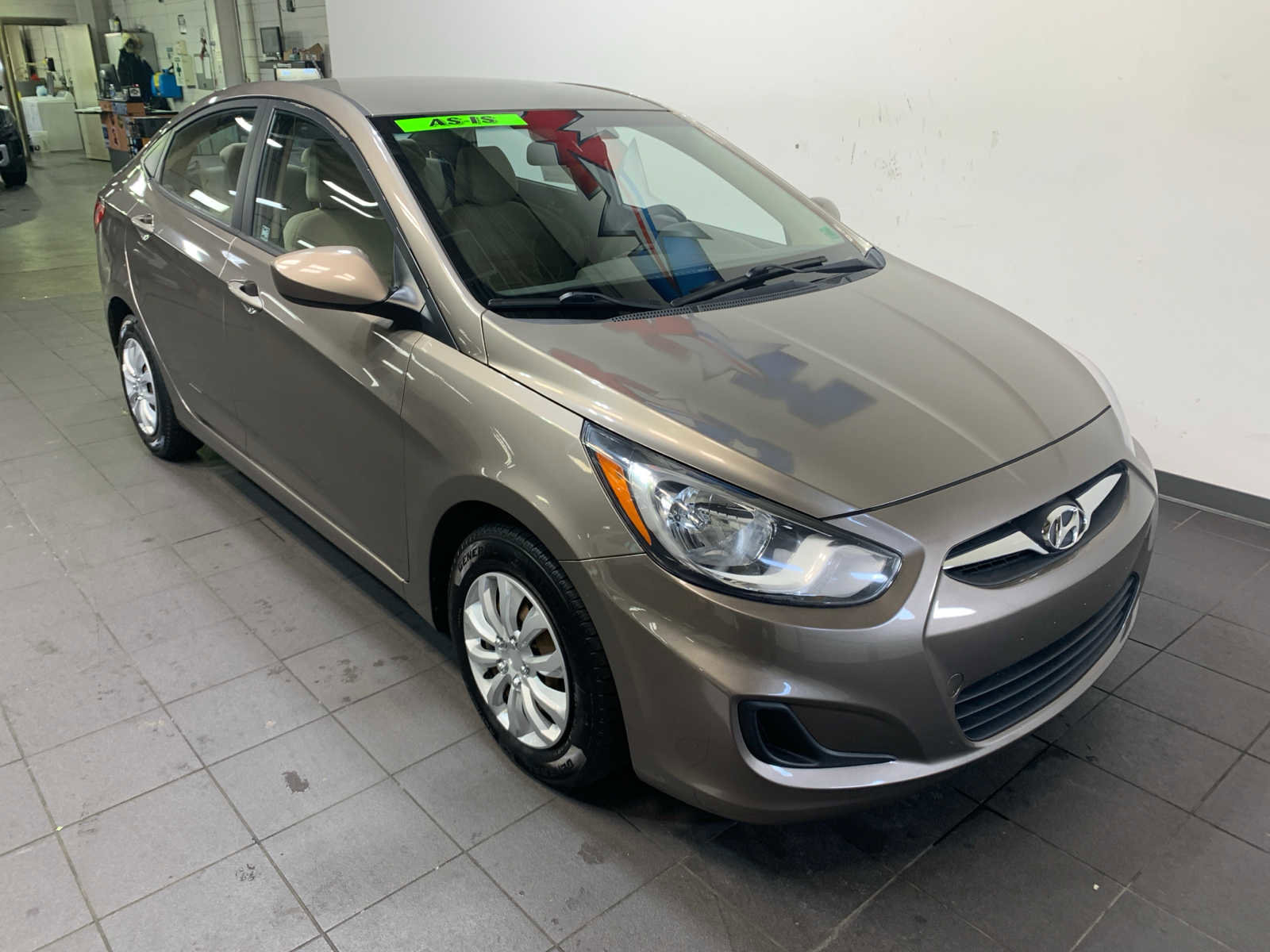 Used 2013 Hyundai Accent GLS image 2