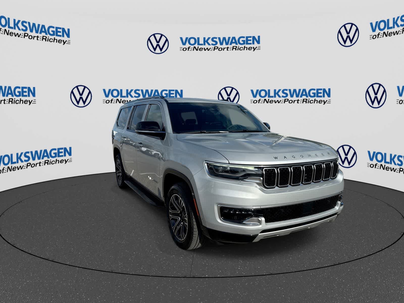 Used 2025 Jeep Wagoneer L Series II AWD/4WD image 16