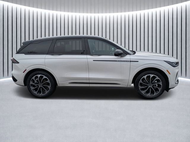 New 2026 Lincoln Nautilus Reserve image 2