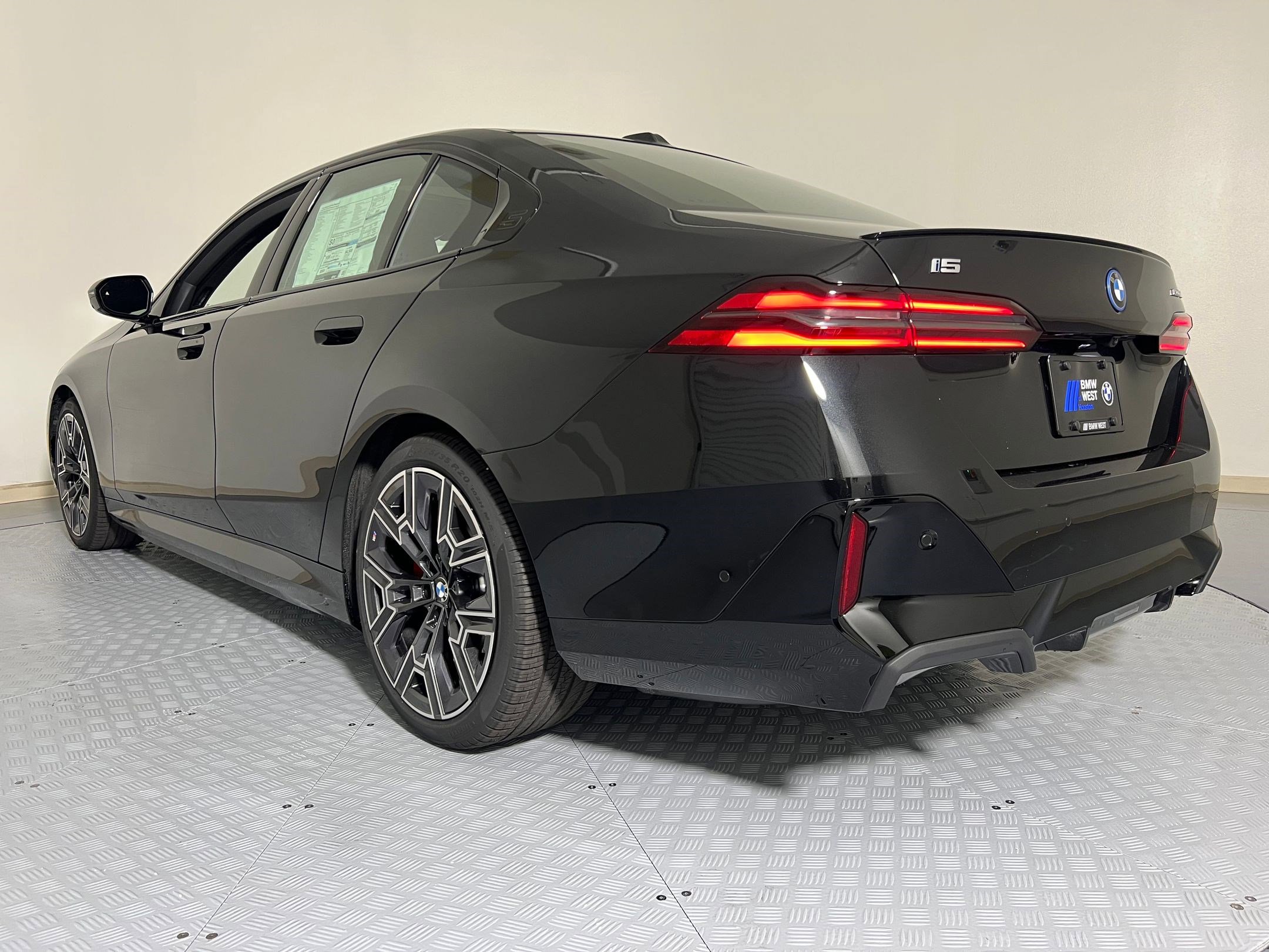 New 2026 BMW i5 eDrive40 w/ M Sport Package RWD image 3