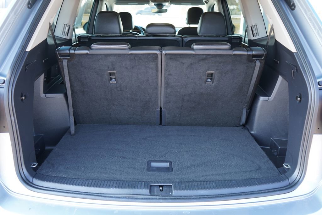 Used 2025 Volkswagen Atlas SE image 27