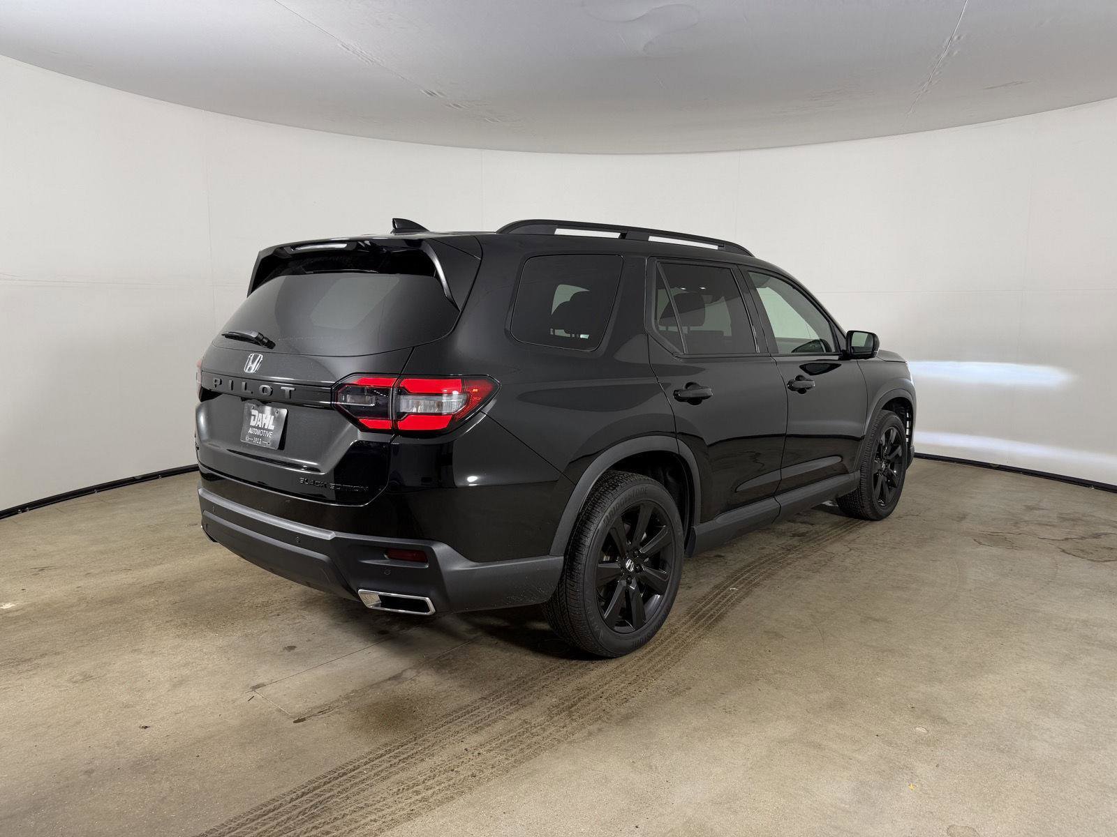 Used 2025 Honda Pilot Black Edition image 7