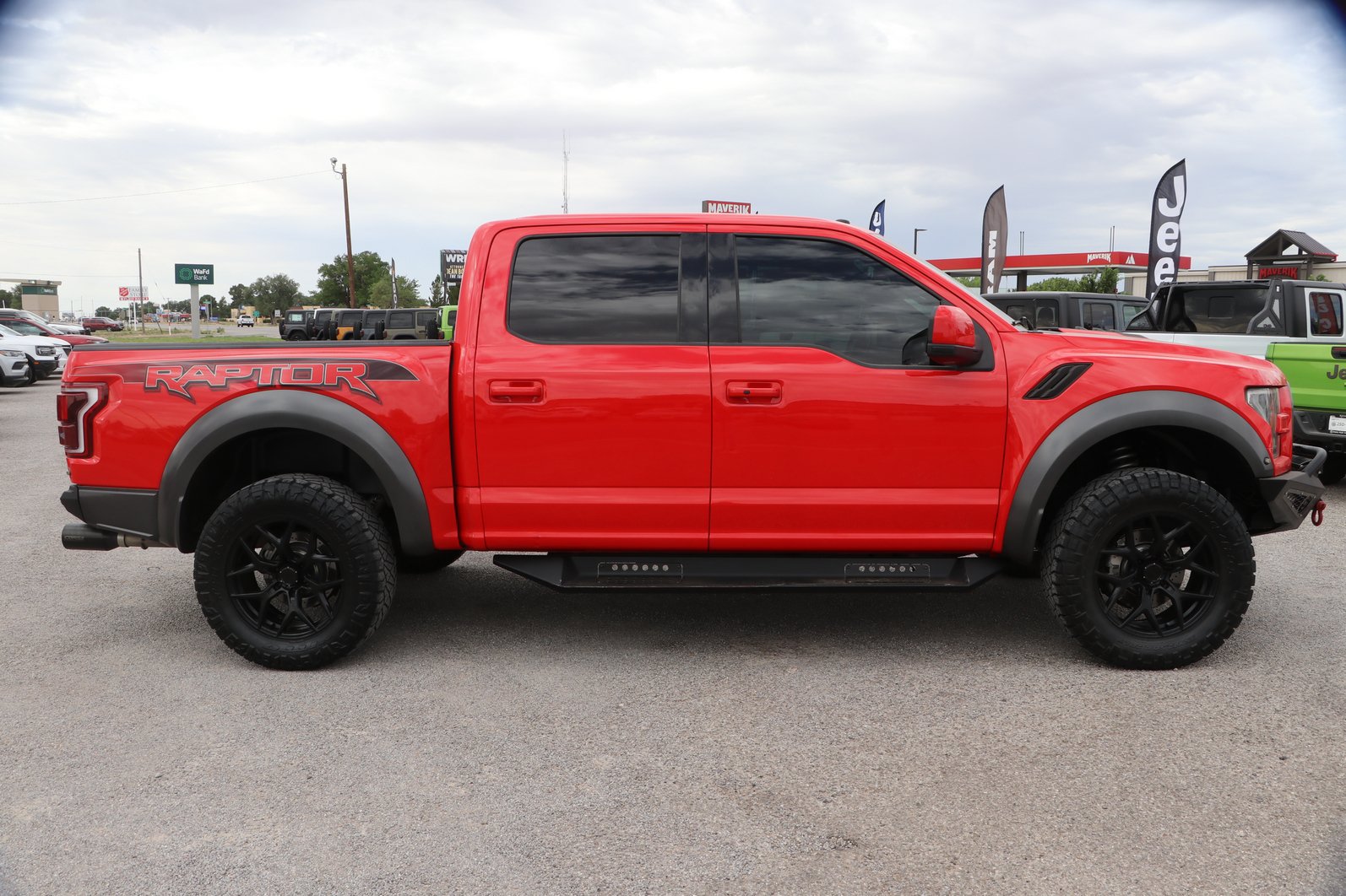 Used 2018 Ford F150 Raptor w/ Equipment Group 802A Luxury AWD/4WD image 8