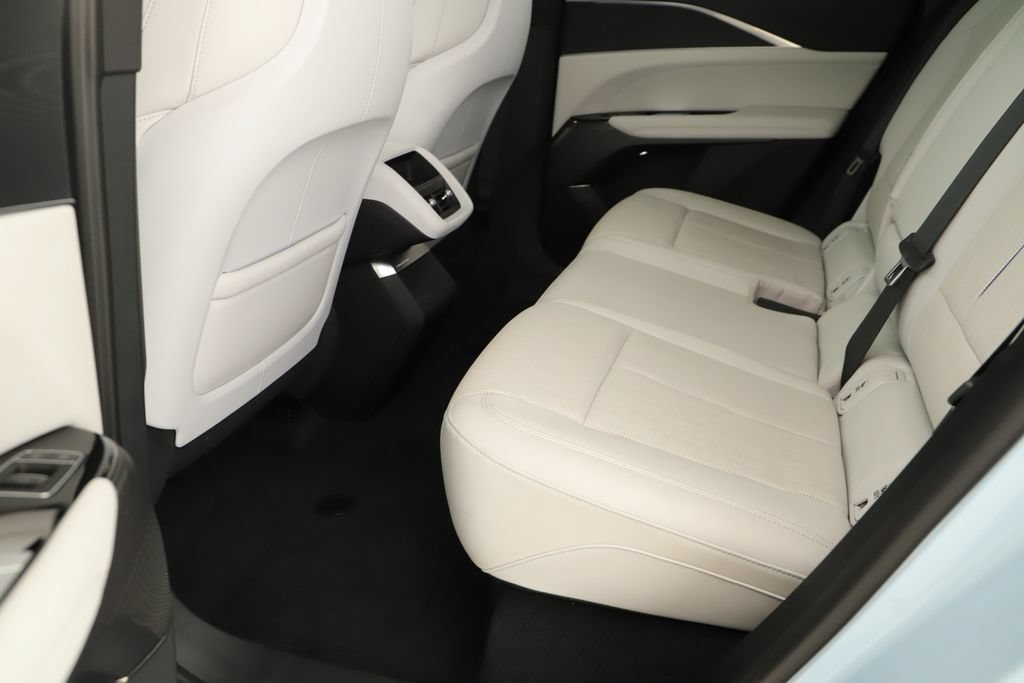 Used 2024 Cadillac Lyriq Luxury RWD image 28