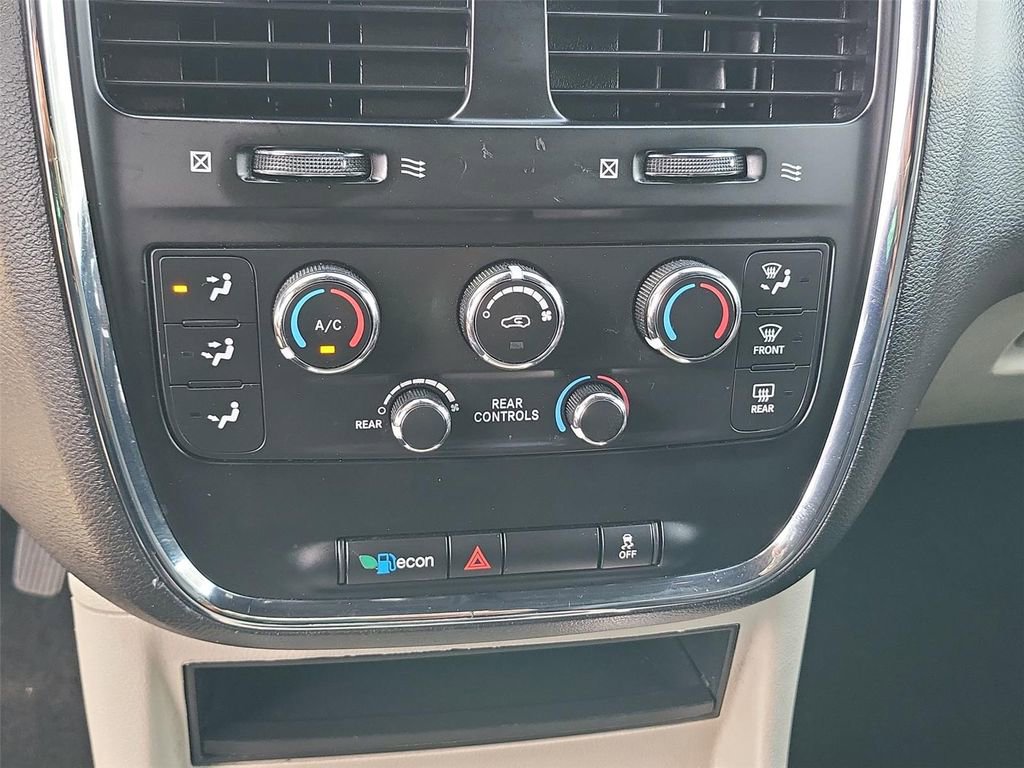 Used 2019 Dodge Grand Caravan SXT image 32