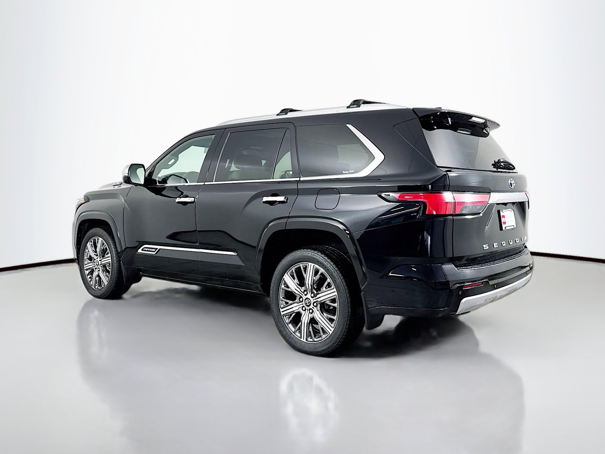 Certified 2023 Toyota Sequoia Capstone AWD/4WD image 5