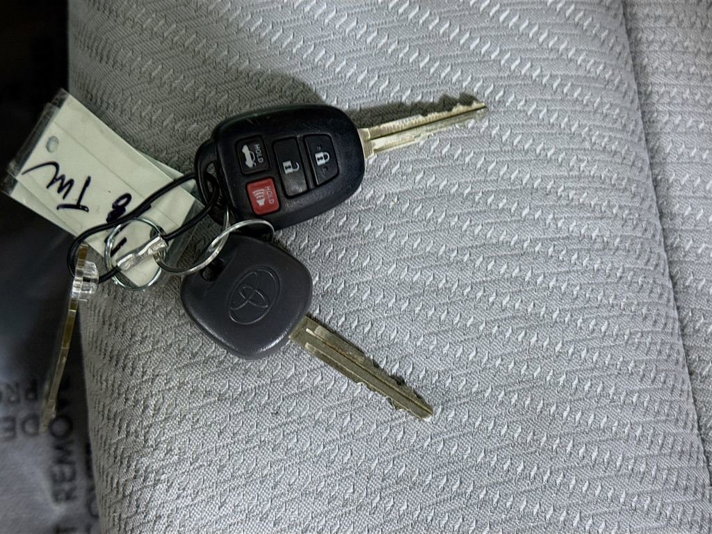 Used 2016 Toyota Camry LE FWD image 30